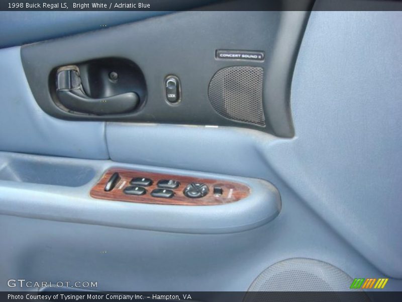 Bright White / Adriatic Blue 1998 Buick Regal LS