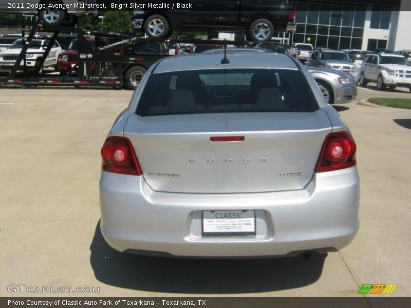 Bright Silver Metallic / Black 2011 Dodge Avenger Mainstreet