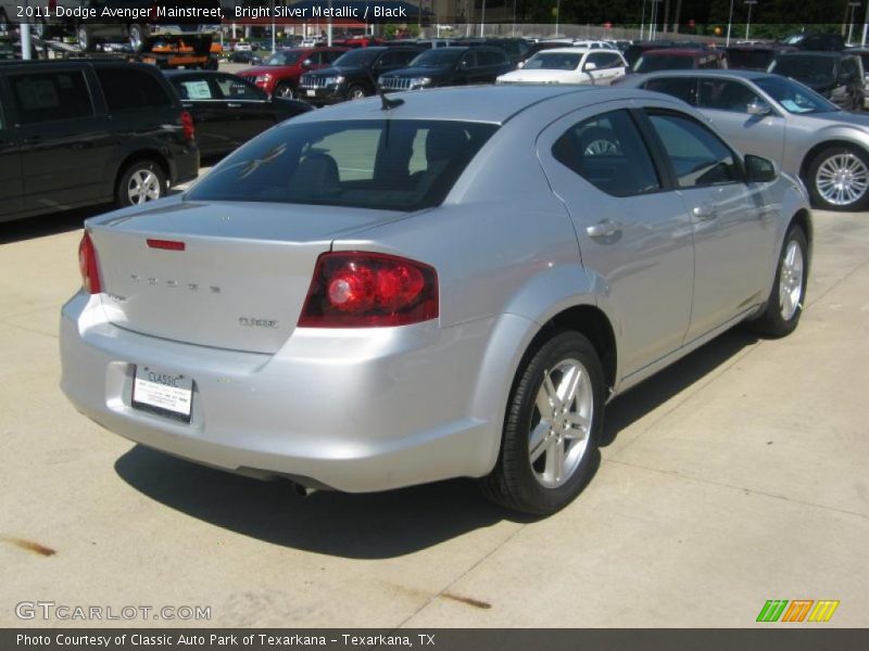 Bright Silver Metallic / Black 2011 Dodge Avenger Mainstreet