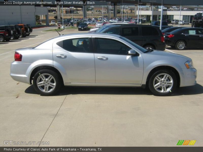 Bright Silver Metallic / Black 2011 Dodge Avenger Mainstreet