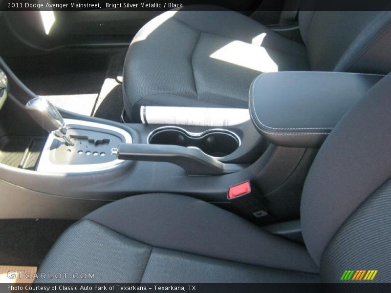 Bright Silver Metallic / Black 2011 Dodge Avenger Mainstreet
