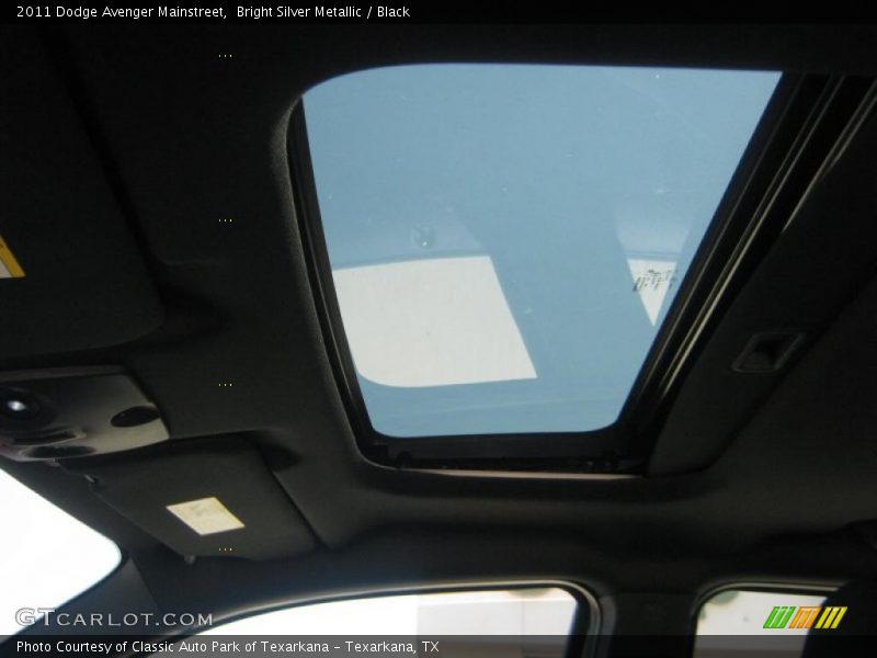 Bright Silver Metallic / Black 2011 Dodge Avenger Mainstreet