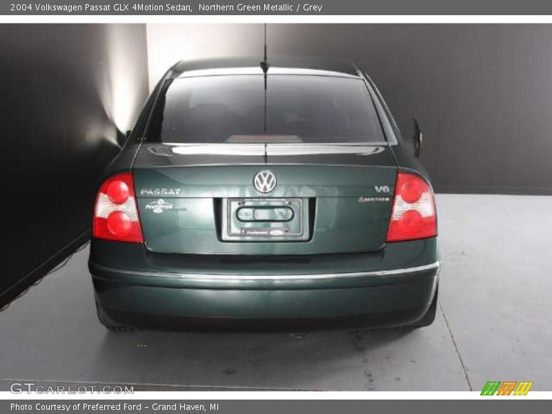 Northern Green Metallic / Grey 2004 Volkswagen Passat GLX 4Motion Sedan