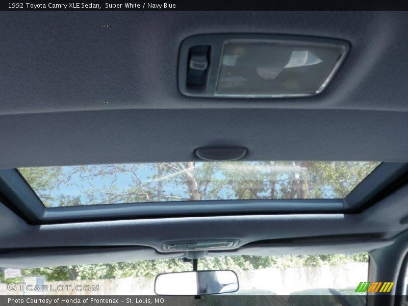 Super White / Navy Blue 1992 Toyota Camry XLE Sedan