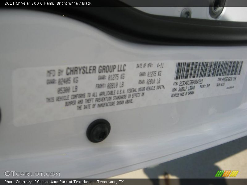 Bright White / Black 2011 Chrysler 300 C Hemi