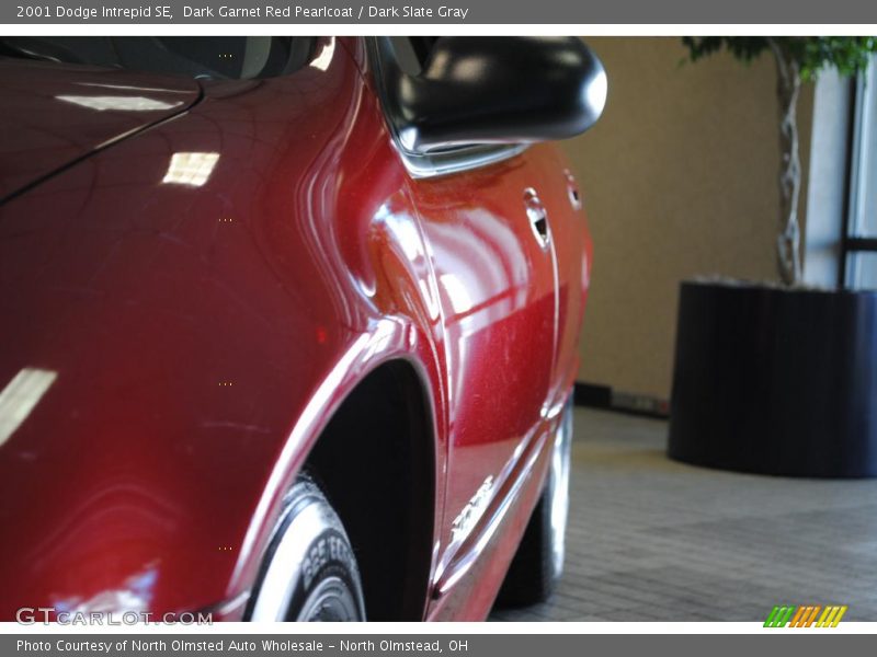 Dark Garnet Red Pearlcoat / Dark Slate Gray 2001 Dodge Intrepid SE