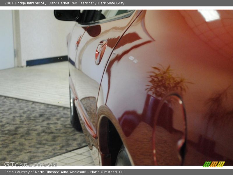 Dark Garnet Red Pearlcoat / Dark Slate Gray 2001 Dodge Intrepid SE