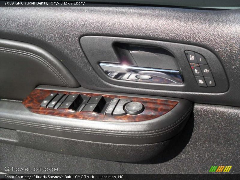 Onyx Black / Ebony 2009 GMC Yukon Denali