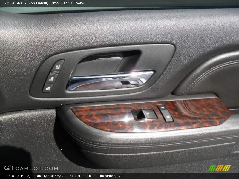 Onyx Black / Ebony 2009 GMC Yukon Denali