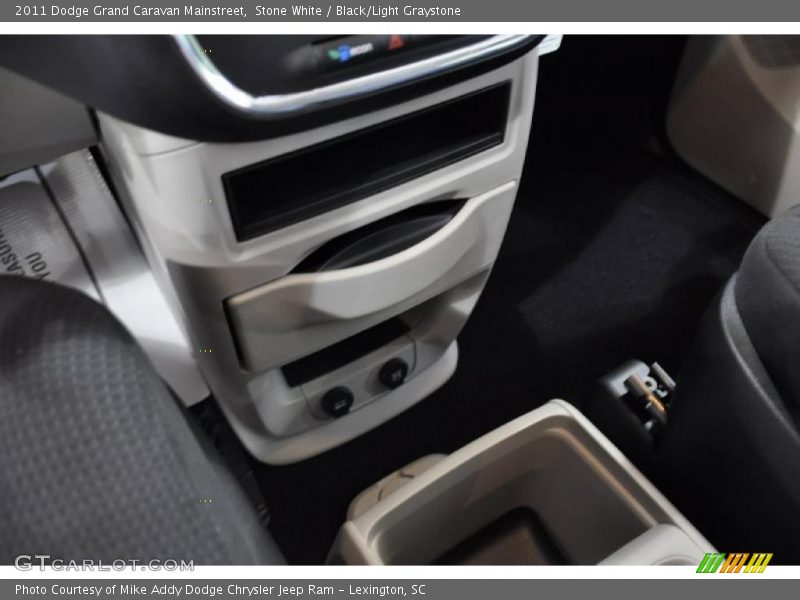 Stone White / Black/Light Graystone 2011 Dodge Grand Caravan Mainstreet