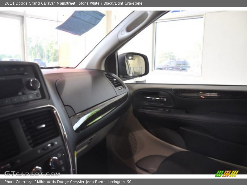 Stone White / Black/Light Graystone 2011 Dodge Grand Caravan Mainstreet