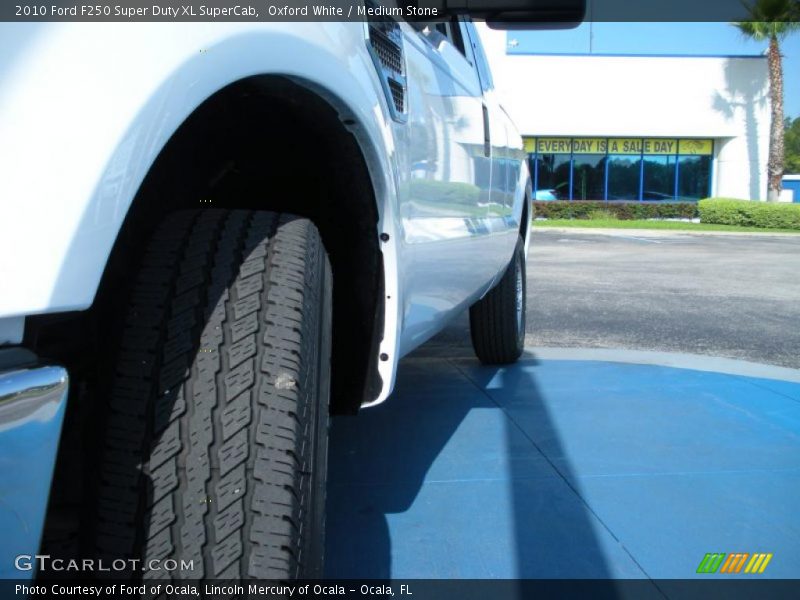 Oxford White / Medium Stone 2010 Ford F250 Super Duty XL SuperCab
