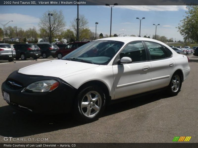 Vibrant White / Medium Graphite 2002 Ford Taurus SES