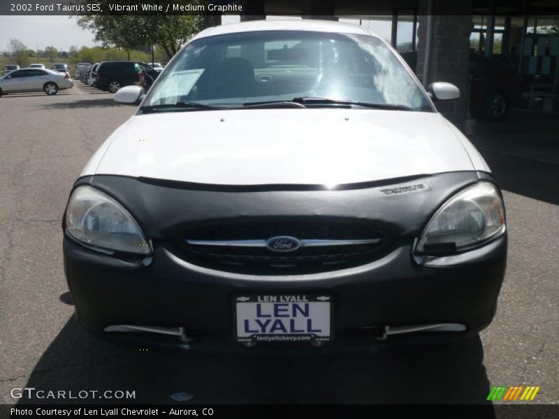 Vibrant White / Medium Graphite 2002 Ford Taurus SES