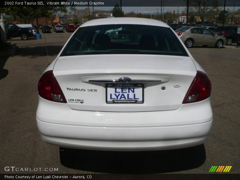 Vibrant White / Medium Graphite 2002 Ford Taurus SES