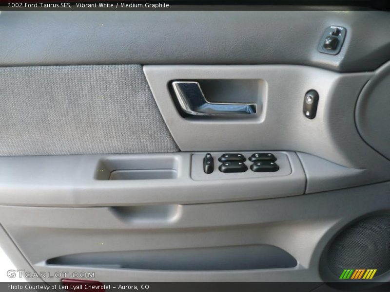 Vibrant White / Medium Graphite 2002 Ford Taurus SES