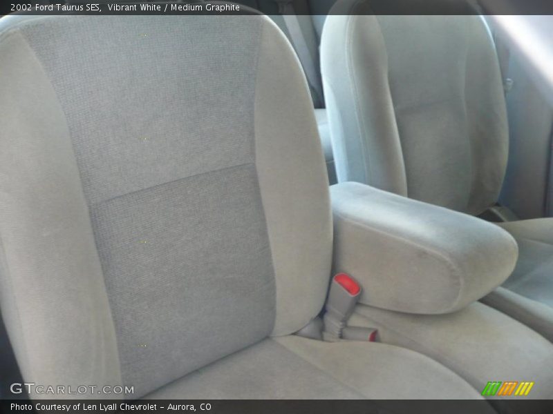 Vibrant White / Medium Graphite 2002 Ford Taurus SES