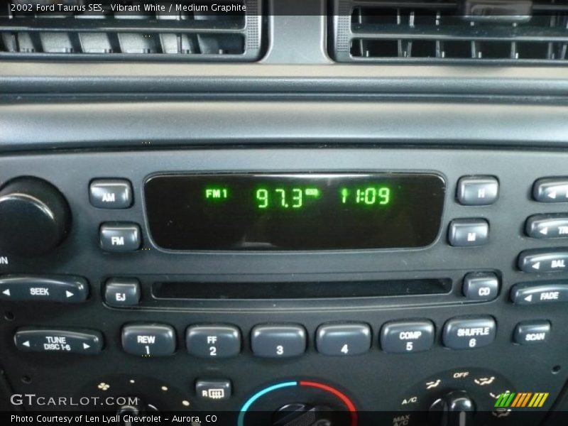 Vibrant White / Medium Graphite 2002 Ford Taurus SES