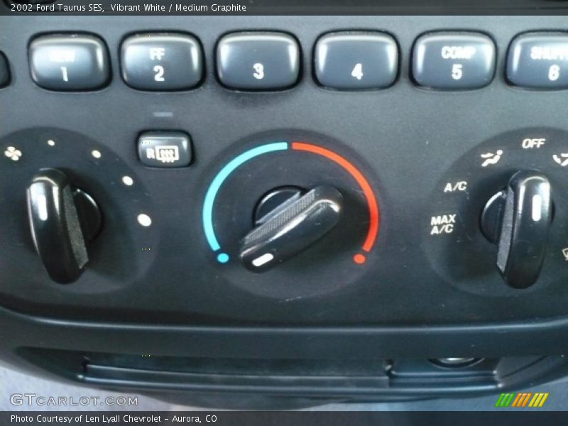 Vibrant White / Medium Graphite 2002 Ford Taurus SES