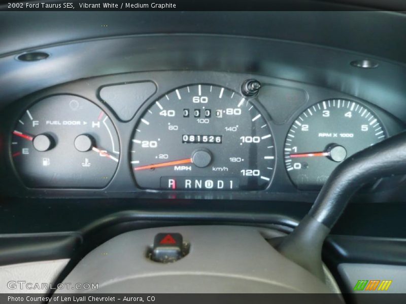 Vibrant White / Medium Graphite 2002 Ford Taurus SES