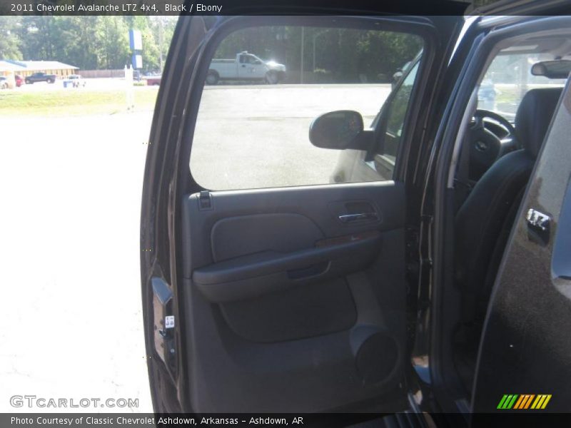 Black / Ebony 2011 Chevrolet Avalanche LTZ 4x4