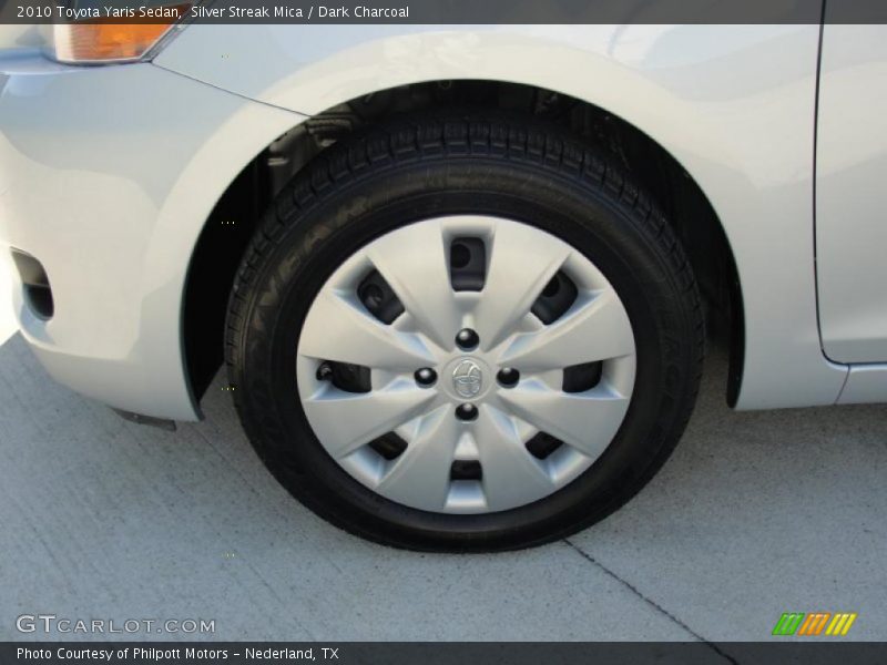 Silver Streak Mica / Dark Charcoal 2010 Toyota Yaris Sedan