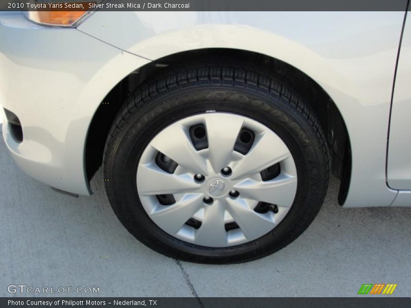 Silver Streak Mica / Dark Charcoal 2010 Toyota Yaris Sedan
