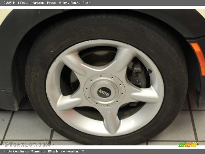 Pepper White / Panther Black 2005 Mini Cooper Hardtop