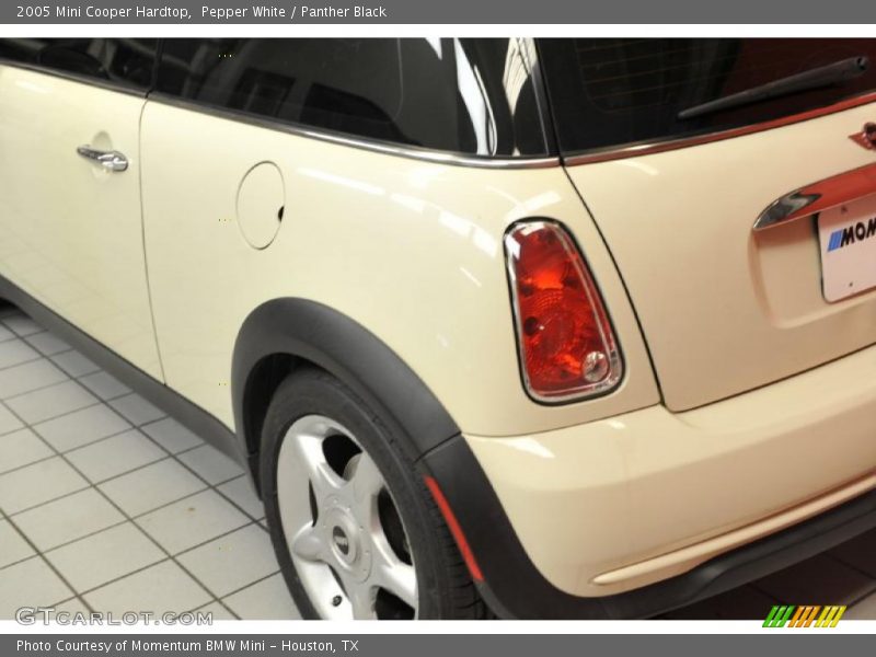 Pepper White / Panther Black 2005 Mini Cooper Hardtop