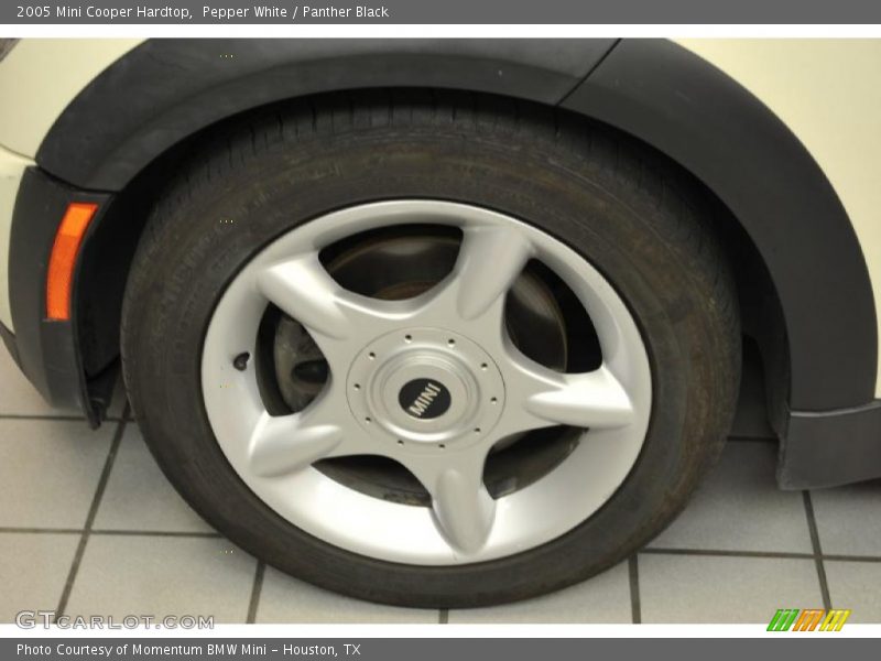 Pepper White / Panther Black 2005 Mini Cooper Hardtop