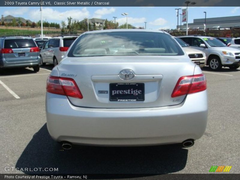 Classic Silver Metallic / Charcoal 2009 Toyota Camry LE V6