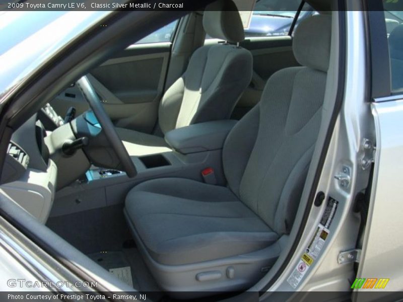 Classic Silver Metallic / Charcoal 2009 Toyota Camry LE V6