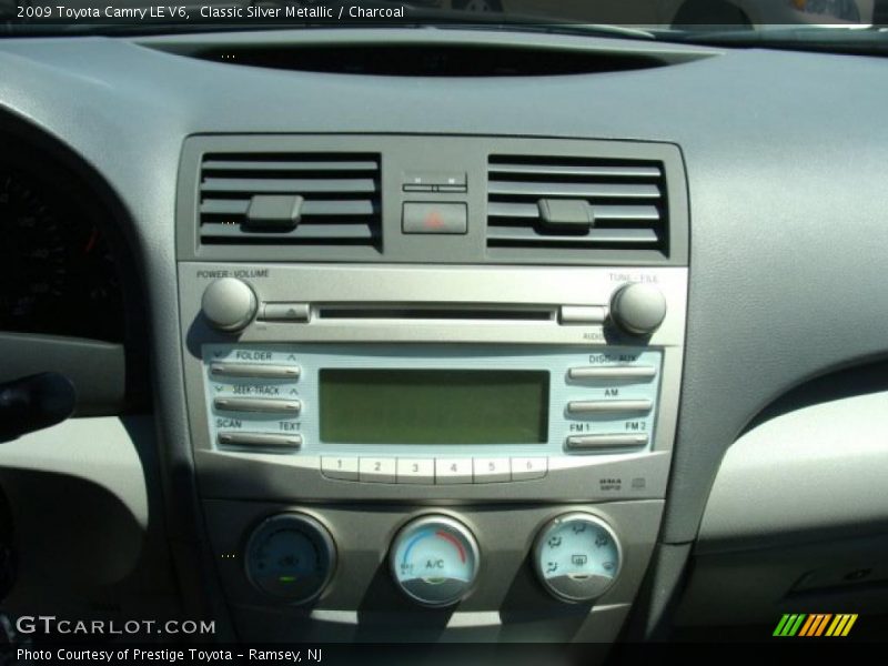 Classic Silver Metallic / Charcoal 2009 Toyota Camry LE V6