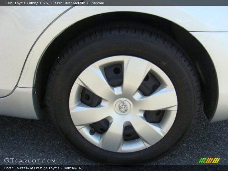 Classic Silver Metallic / Charcoal 2009 Toyota Camry LE V6