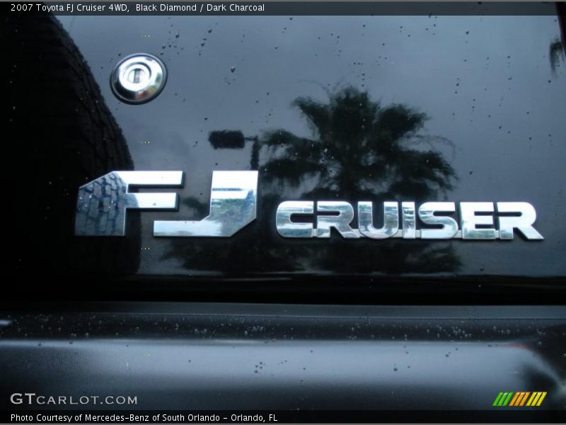 Black Diamond / Dark Charcoal 2007 Toyota FJ Cruiser 4WD