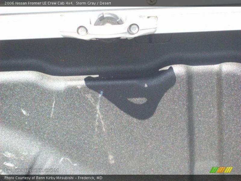 Storm Gray / Desert 2006 Nissan Frontier LE Crew Cab 4x4