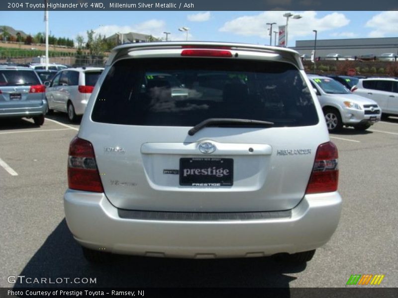 Millenium Silver Metallic / Ash 2004 Toyota Highlander V6 4WD