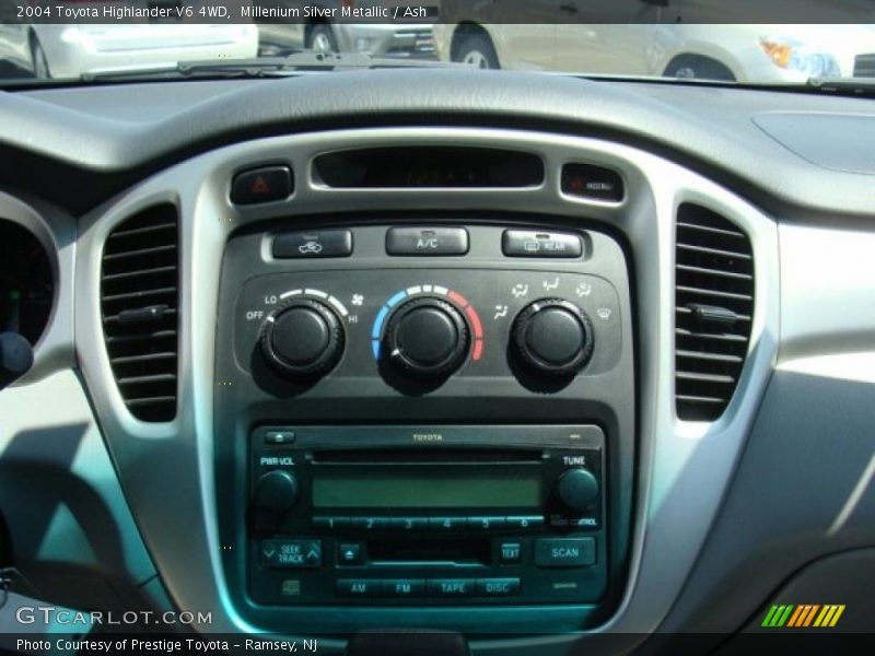 Millenium Silver Metallic / Ash 2004 Toyota Highlander V6 4WD