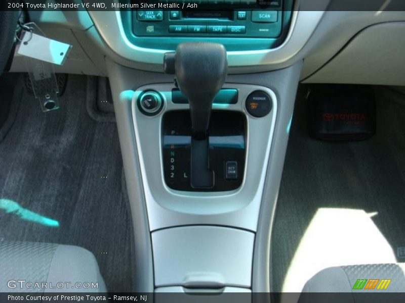 Millenium Silver Metallic / Ash 2004 Toyota Highlander V6 4WD