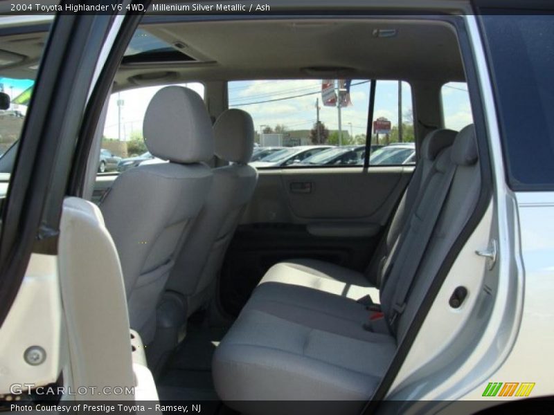 Millenium Silver Metallic / Ash 2004 Toyota Highlander V6 4WD