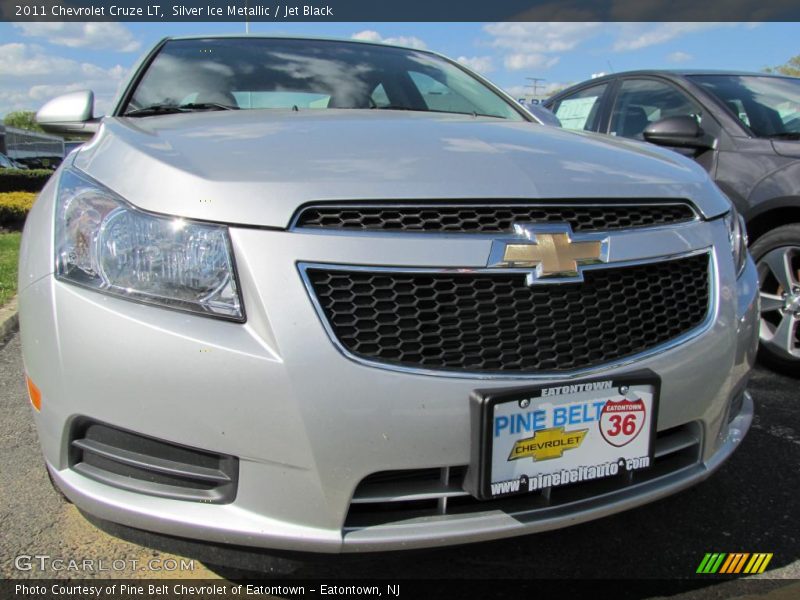 Silver Ice Metallic / Jet Black 2011 Chevrolet Cruze LT