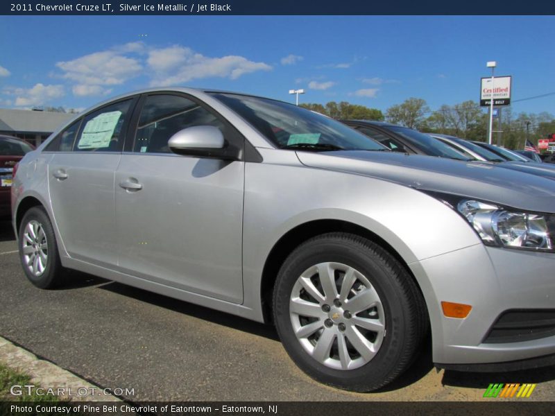 Silver Ice Metallic / Jet Black 2011 Chevrolet Cruze LT