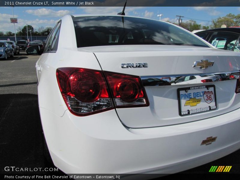 Summit White / Jet Black 2011 Chevrolet Cruze LT