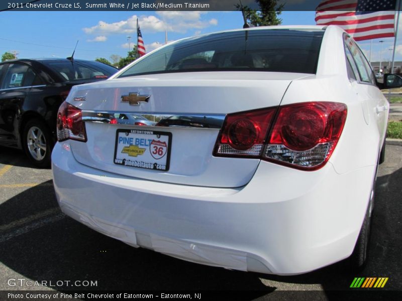 Summit White / Jet Black/Medium Titanium 2011 Chevrolet Cruze LS