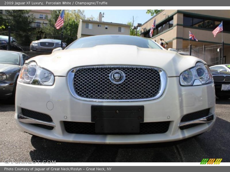 Porcelain White / Champagne/Truffle 2009 Jaguar XF Luxury