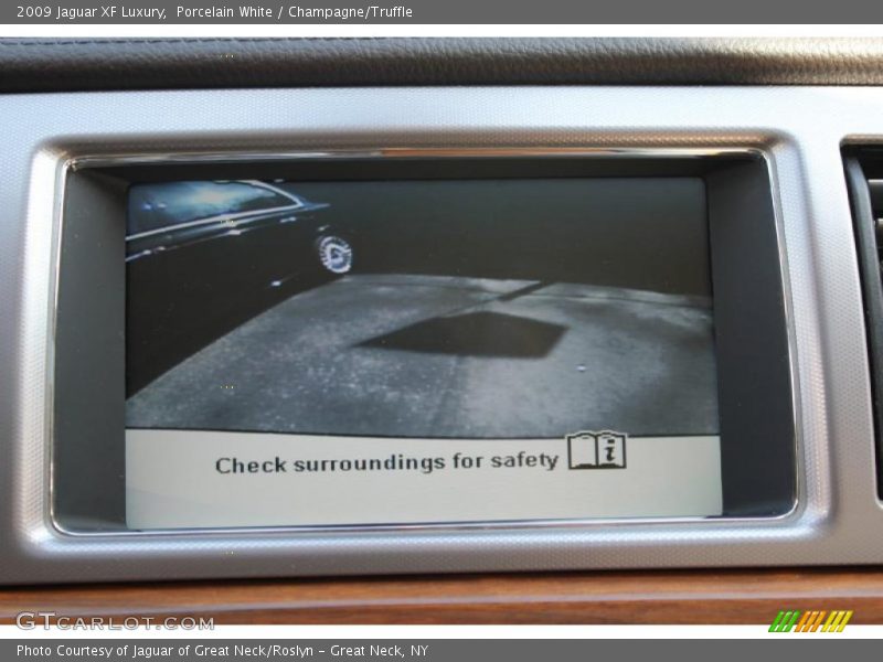 Porcelain White / Champagne/Truffle 2009 Jaguar XF Luxury