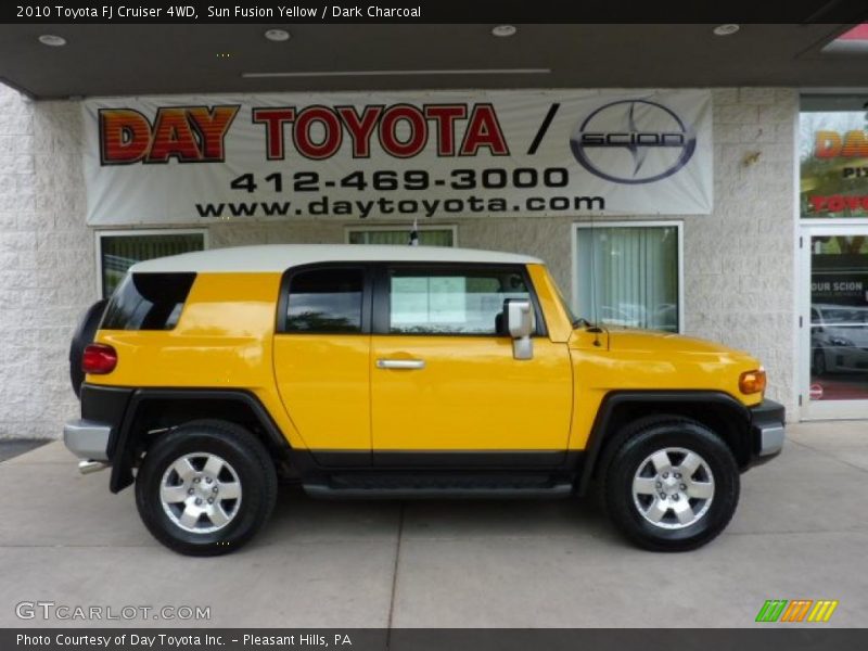 Sun Fusion Yellow / Dark Charcoal 2010 Toyota FJ Cruiser 4WD