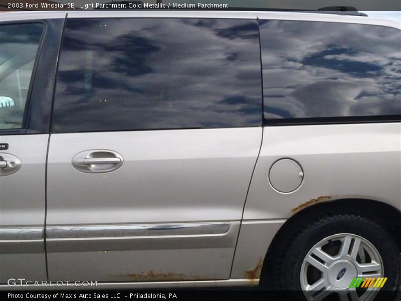 Light Parchment Gold Metallic / Medium Parchment 2003 Ford Windstar SE