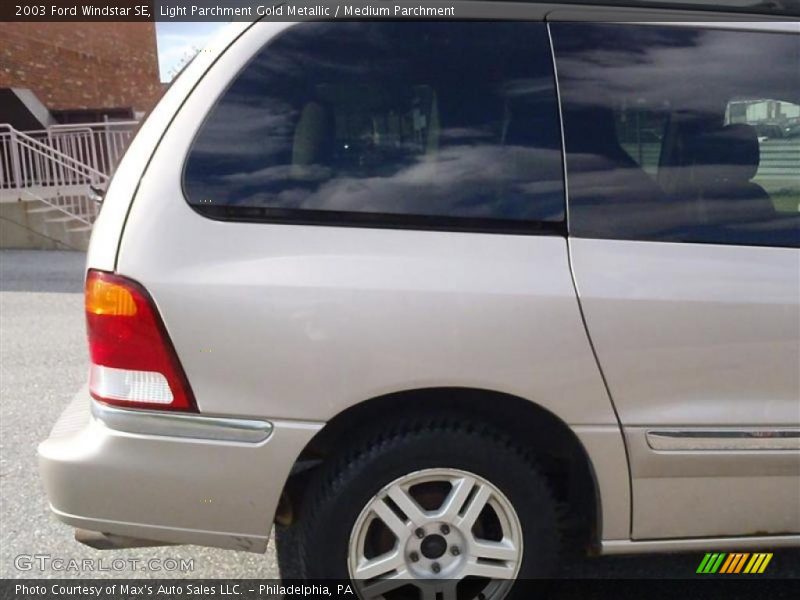 Light Parchment Gold Metallic / Medium Parchment 2003 Ford Windstar SE