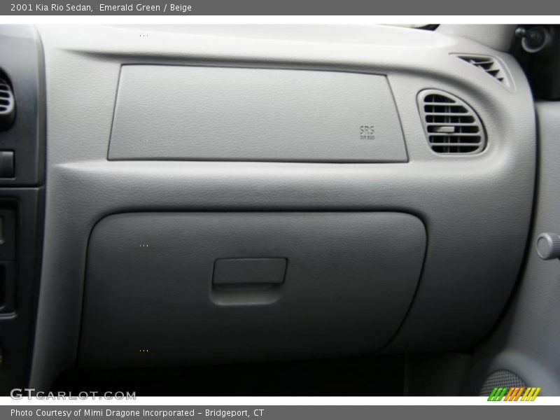 Emerald Green / Beige 2001 Kia Rio Sedan